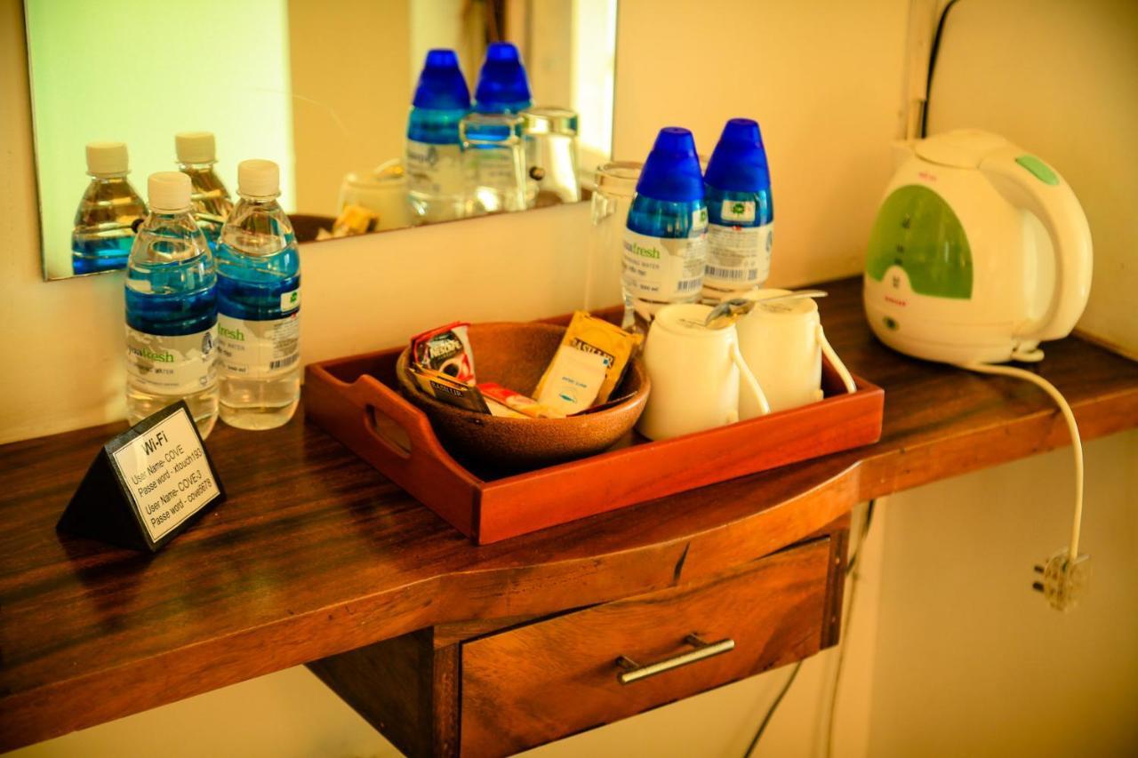 Hotel The Cove Negombo Esterno foto