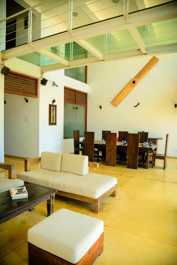 Hotel The Cove Negombo Esterno foto