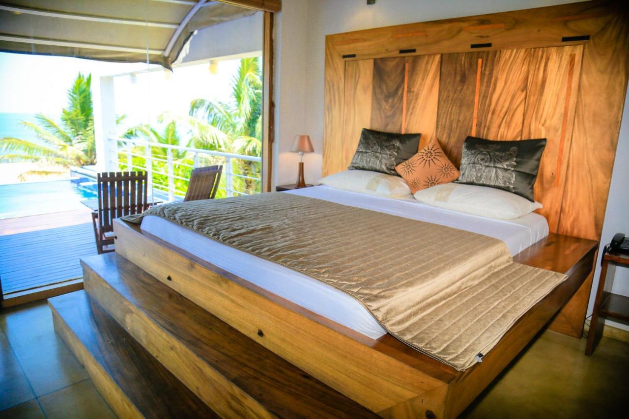 Hotel The Cove Negombo Esterno foto