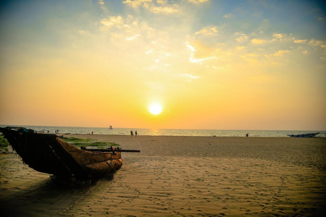 Hotel The Cove Negombo Esterno foto