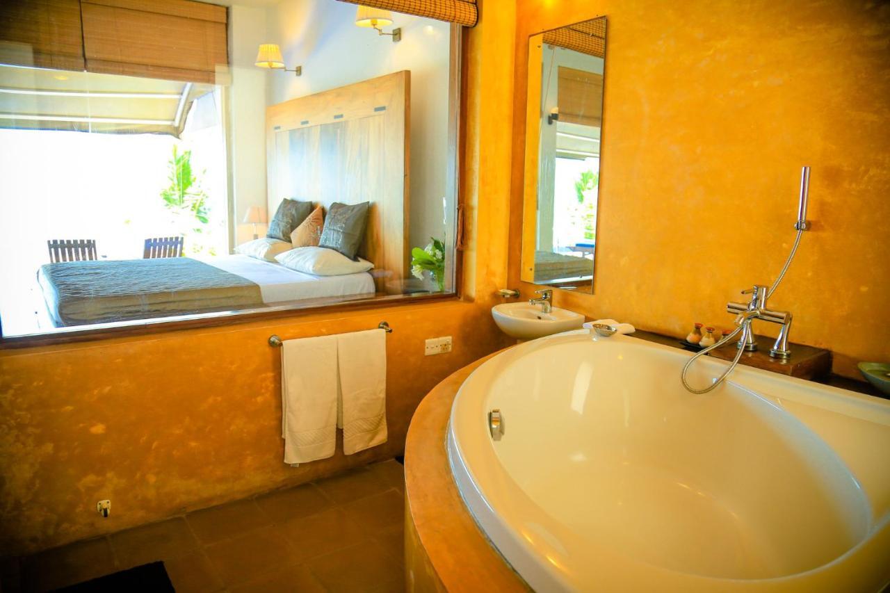 Hotel The Cove Negombo Esterno foto