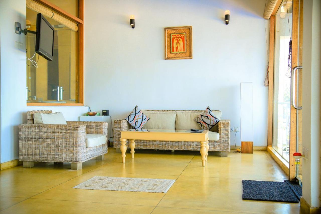 Hotel The Cove Negombo Esterno foto