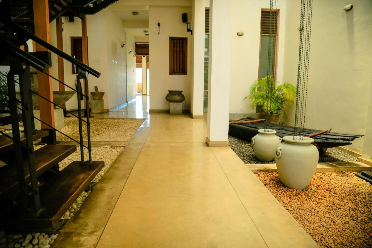 Hotel The Cove Negombo Esterno foto
