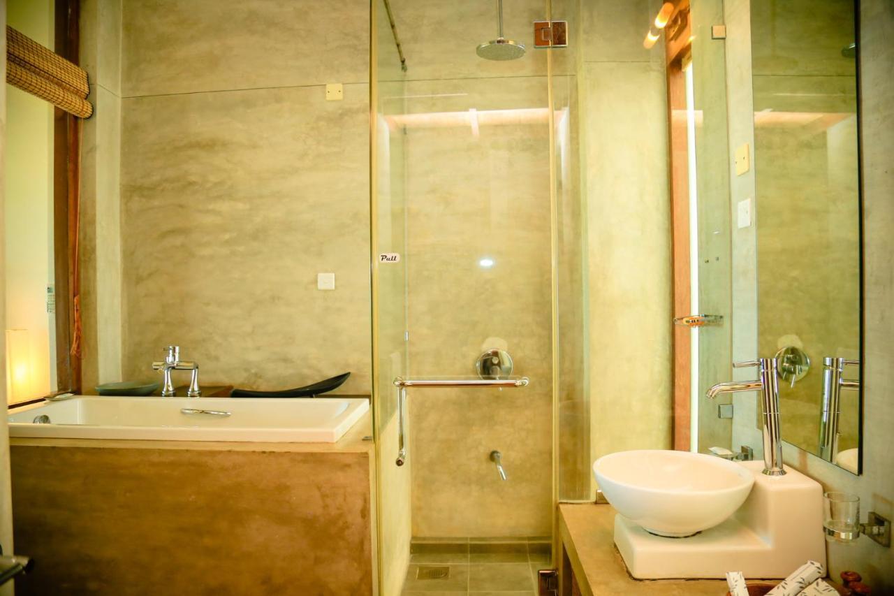 Hotel The Cove Negombo Esterno foto